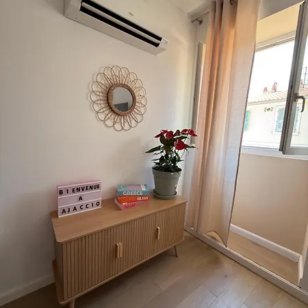 T2 Cosy Hyper Centre *