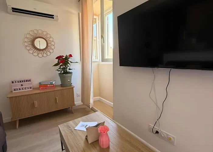 T2 Cosy Hyper Centre *